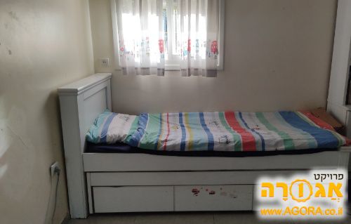 מיטות שלישיה