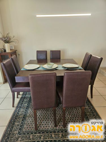 שולחן אוכל ו 8 כסאות
