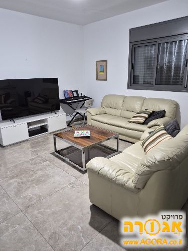 סלון עור 2+ 3 , שידה לטלויזיה ושולחן סלו