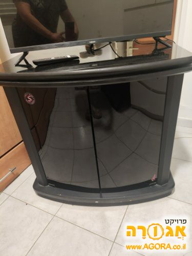 שידת טלויזיה שחורה