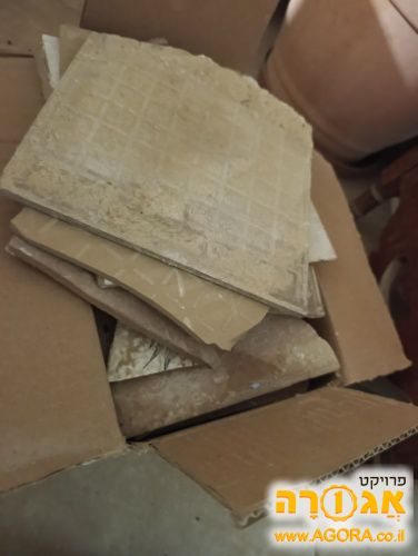 קופסה עם שברי קרמיקה ליצירת פסיפס