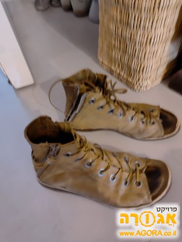 סנדלים מעוצבות מעור