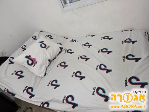 מיטה וחצי ראש מתכוונן עם ארגז מצעים
