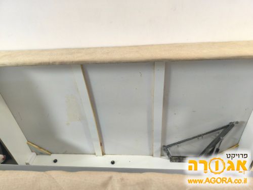 מיטת נוער במצב טוב עם ארגז מצעים
