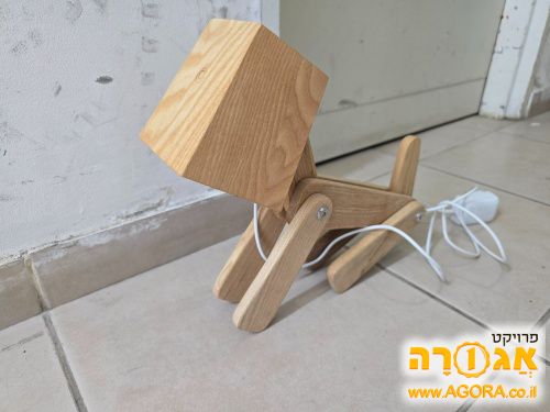 מנורת שולחן