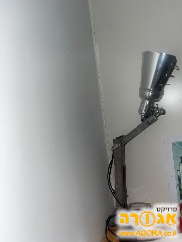 מנורת שולחן