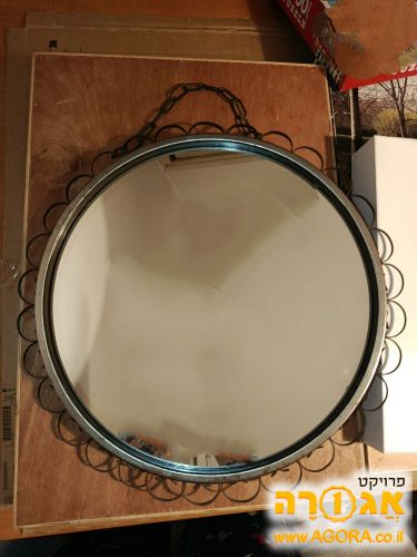 מראה וינטג' במסגרת