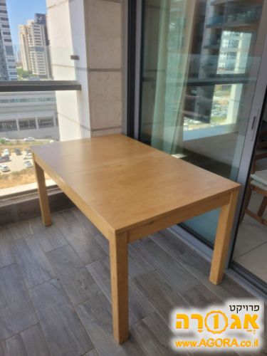 שולחן נפתח