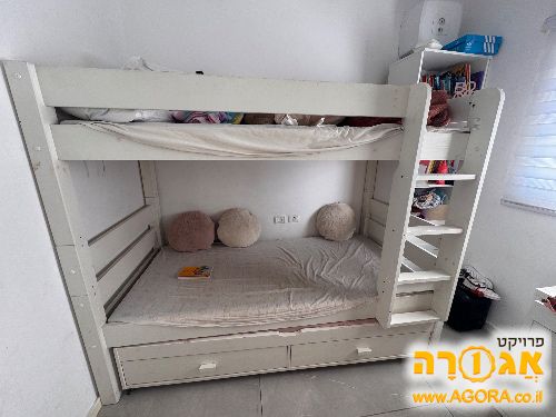מיטת קומותיים מתוצרת עץ מלא