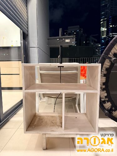 שידת עץ