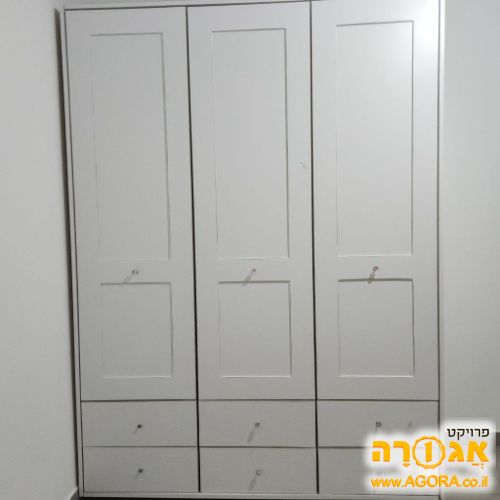 ארון בגדים