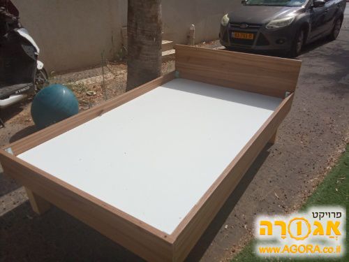 מיטה וחצי ללא מזרון