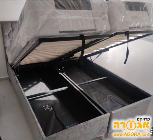 מיטה יהודית עם ארגז מצעים