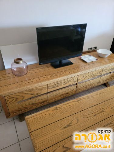 מזנון ושולחן סלון