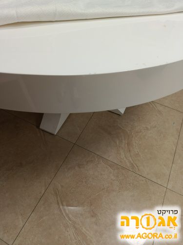 פינת אוכל לבנה