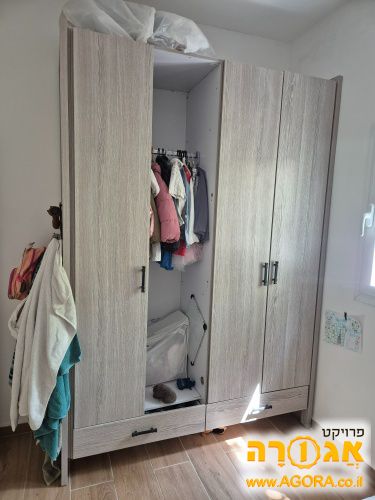 ארון בגדים