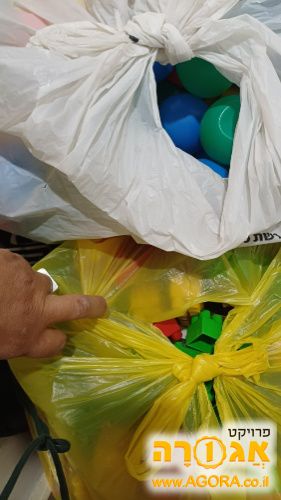 לגו גדול וכדורים לבריכת כדורים