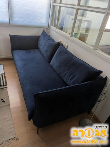 ספה כחולה