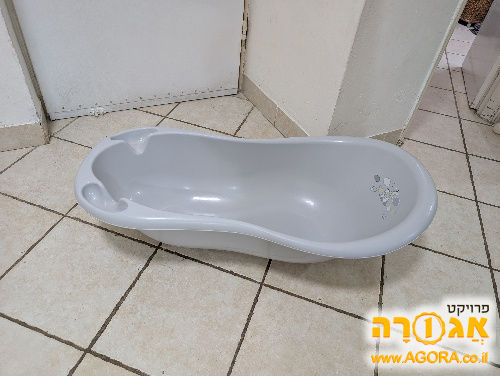 אמבטיה לתינוק