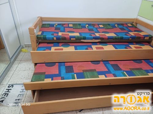 מיטת נוער שלישיה מעץ