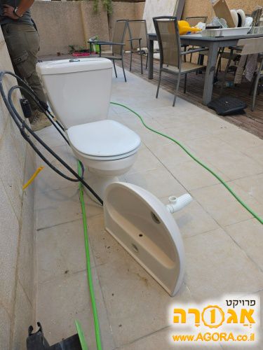 כיור ואסלה