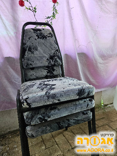 7 כיסאות ברזל