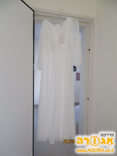 שמלה לבנה חגיגית