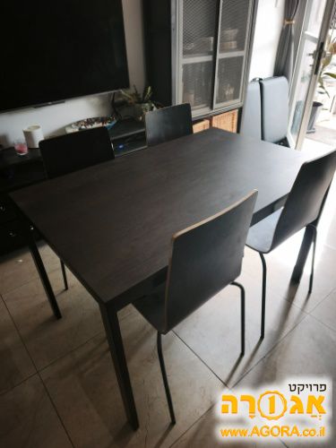 שולחן אוכל ו-4 כיסאות