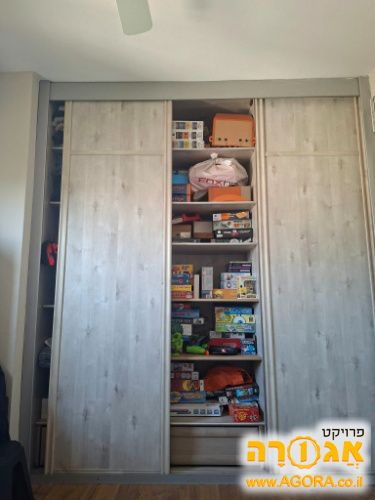 ארון הזזה גדול