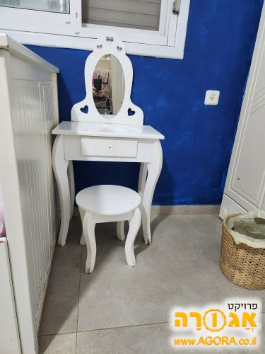 שידת איפור לילדות קטנות