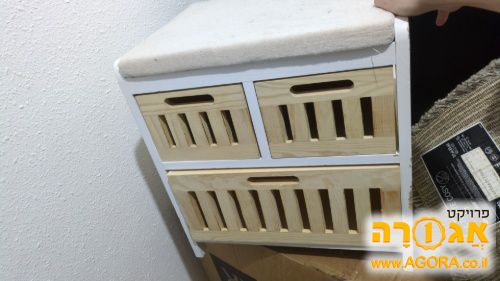 שידה מעץ