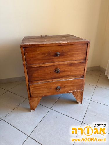 כוננית קטנה