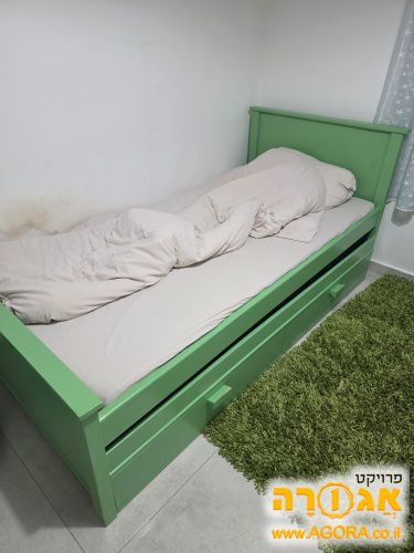 מיטת נוער נפתחת