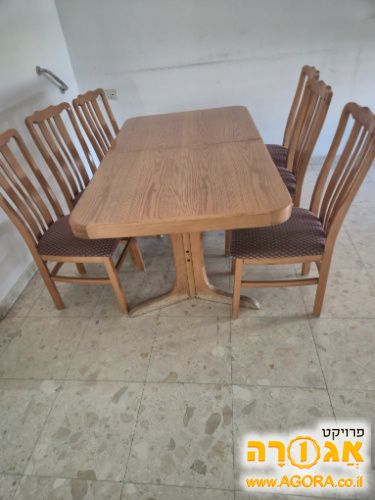 שולחן וכסאות אוכל