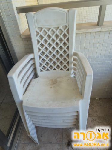 כסאות פלסטיק