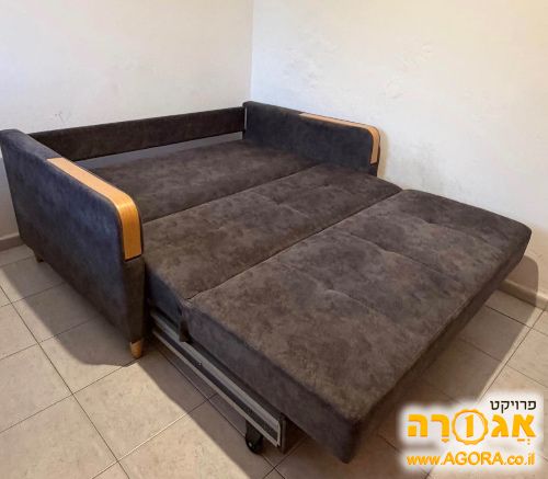 ספה נפתחת למיטה זוגית עם ארגז מצעים