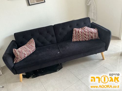 ספה שחורה