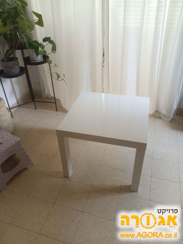 שולחן איקאה קטן
