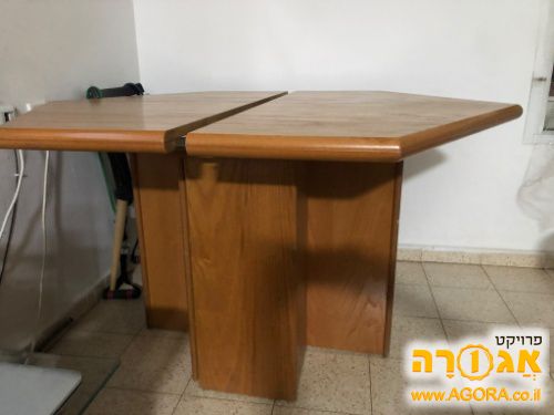 שולחן אוכל מרובע נפתח