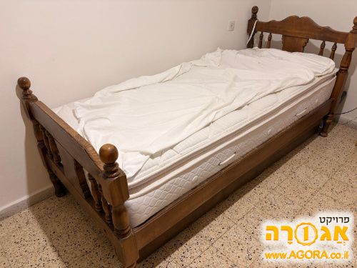 מיטת נוער מעץ מלא
