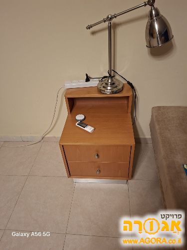 שידה צד למיטה
