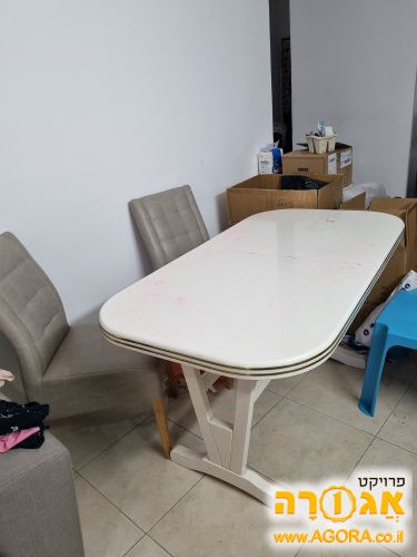 שולחן אוכל