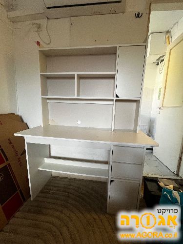 שולחן מחשב קטן