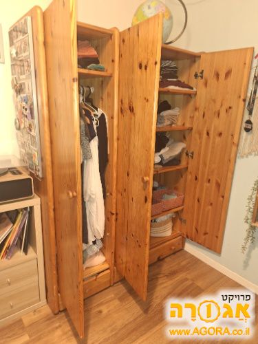 ארון עץ מלא