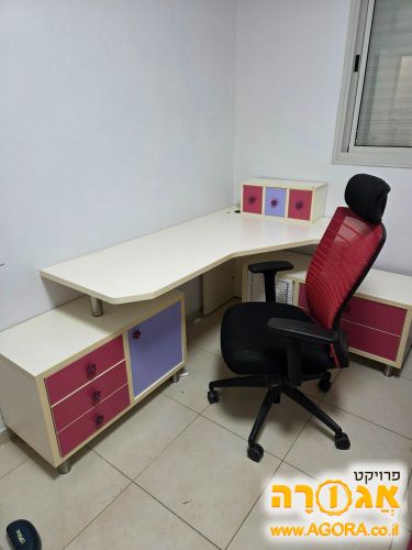 שולחן כתיבה לנוער וכיסא
