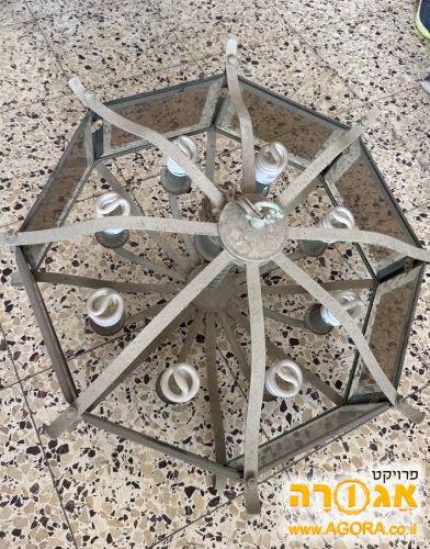 מנורת ווינטג' ענתיקה עם האבק