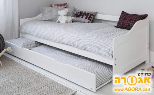 מיטת יחיד עם מיטת חבר