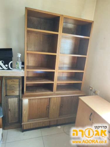 ספריה מעץ מלא בסגנון וינטג'