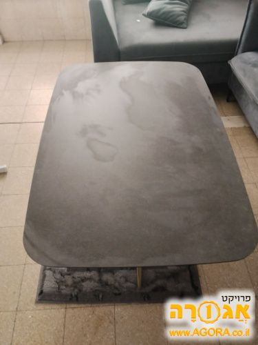 שולחן