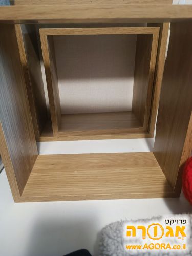 שלישית מדפים